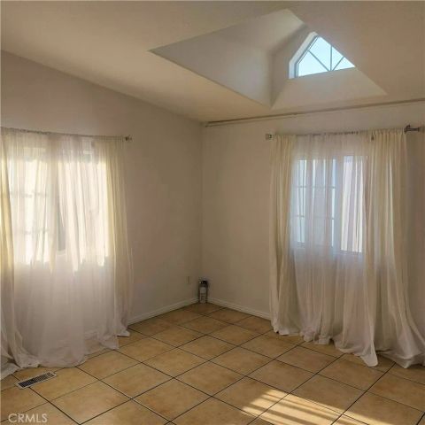 327 W Wilson 86, Costa Mesa, CA 92627
