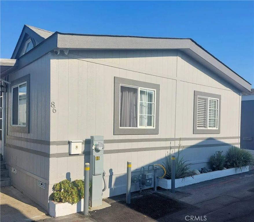 327 W Wilson 86, Costa Mesa, CA 92627