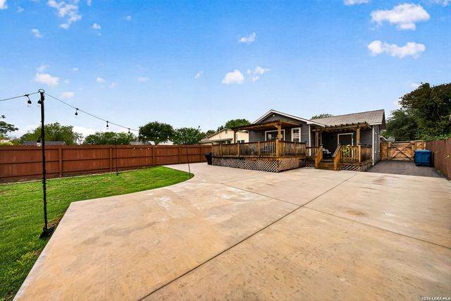 1910 W CRAIG PL, San Antonio, TX 78201
