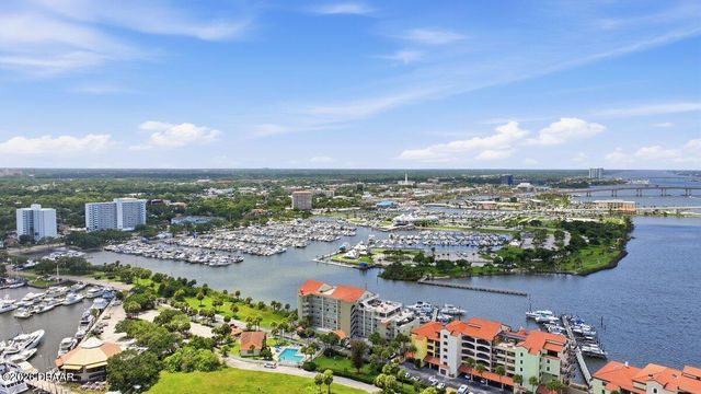 552 Marina Point Drive, Daytona Beach, FL 32114