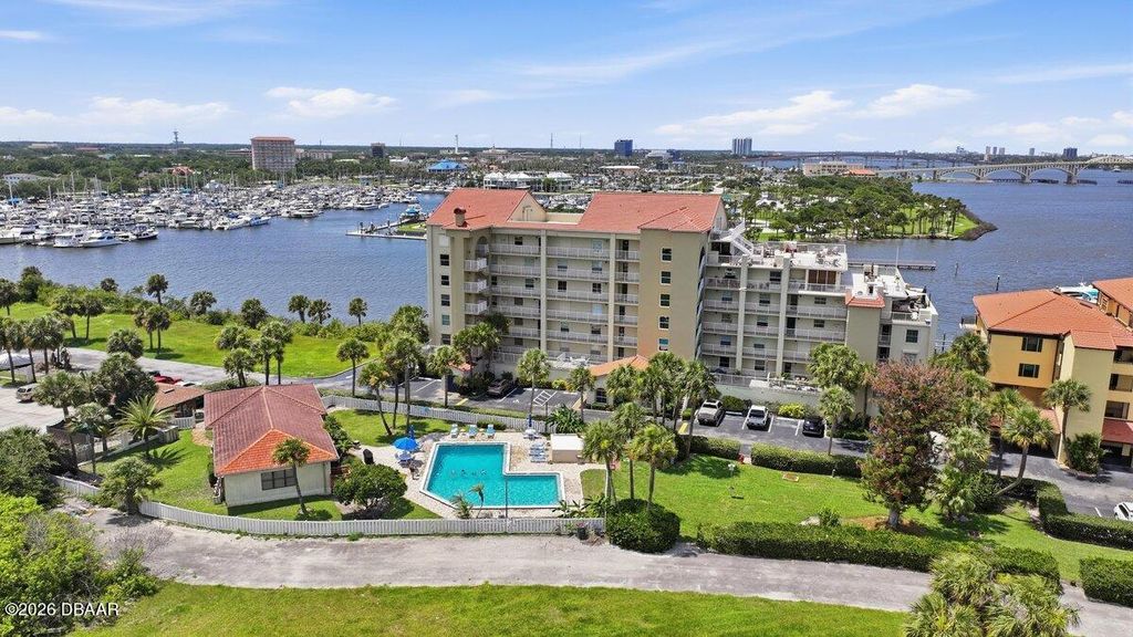 552 Marina Point Drive, Daytona Beach, FL 32114