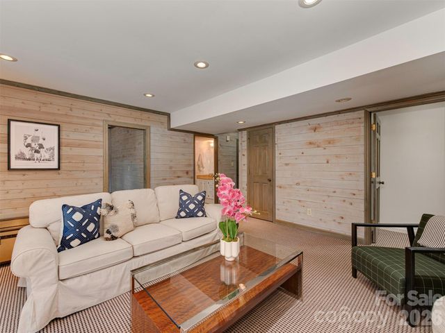 7244 Terrace Drive, Charlotte, NC 28211