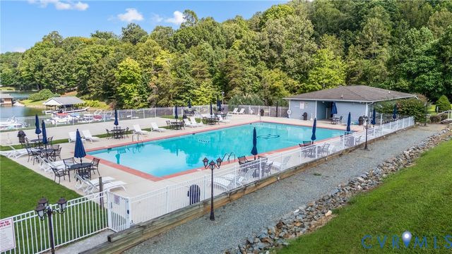1085 Bluewater Dr Unit#208, Moneta, VA 24121