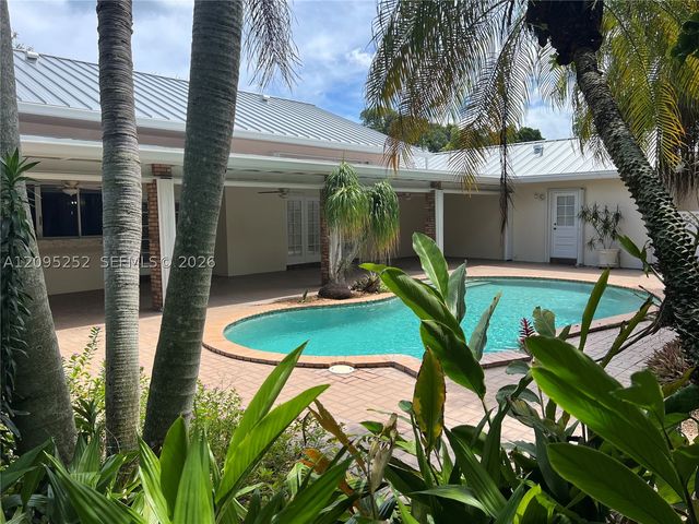 18032 SW 82nd Ct, Palmetto Bay, FL 33157