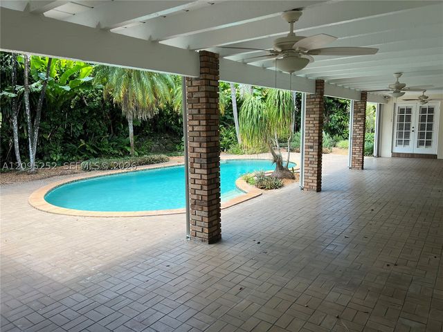 18032 SW 82nd Ct, Palmetto Bay, FL 33157