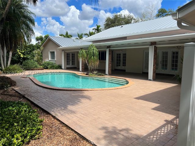 18032 SW 82nd Ct, Palmetto Bay, FL 33157