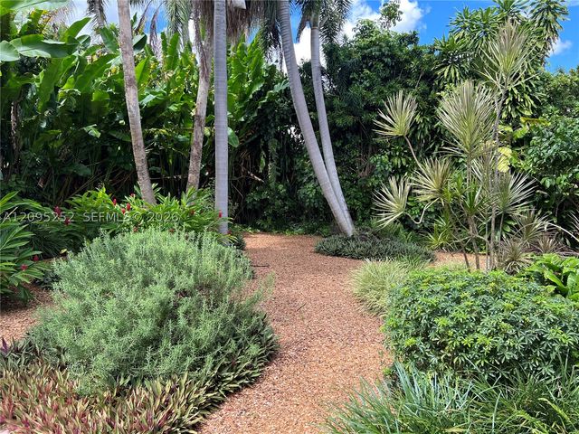 18032 SW 82nd Ct, Palmetto Bay, FL 33157