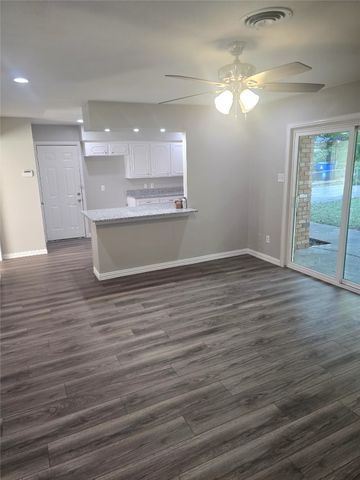 1306 Holt Avenue, Desoto, TX 75115