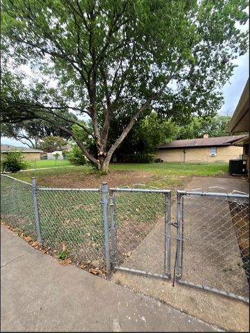 1306 Holt Avenue, Desoto, TX 75115