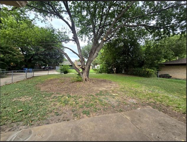 1306 Holt Avenue, Desoto, TX 75115