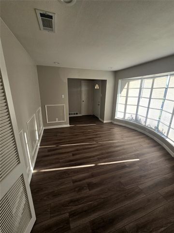 1306 Holt Avenue, Desoto, TX 75115