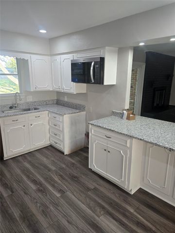 1306 Holt Avenue, Desoto, TX 75115