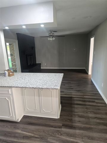 1306 Holt Avenue, Desoto, TX 75115