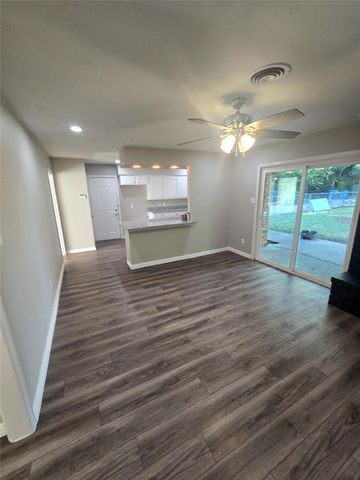 1306 Holt Avenue, Desoto, TX 75115