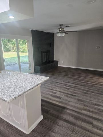 1306 Holt Avenue, Desoto, TX 75115