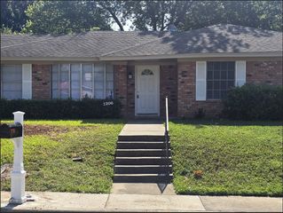 1306 Holt Avenue, Desoto, TX 75115
