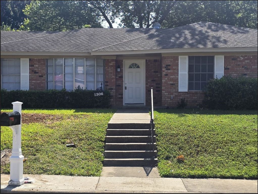 1306 Holt Avenue, Desoto, TX 75115