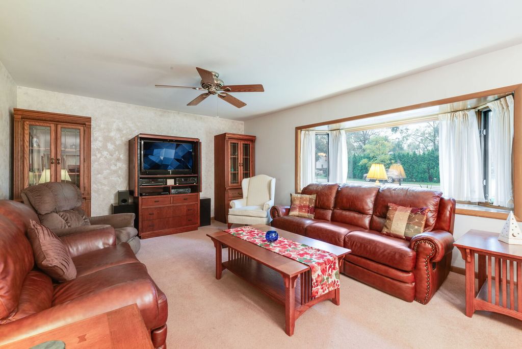 209 N Richmond Avenue, Clarendon Hills, IL 60514 — photo 2
