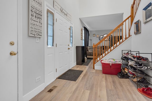 212 S TANGLEWOOD Court, Round Lake, IL 60073