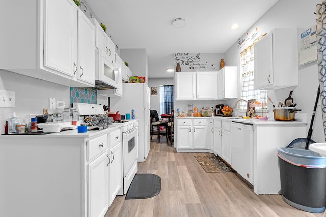 212 S TANGLEWOOD Court, Round Lake, IL 60073