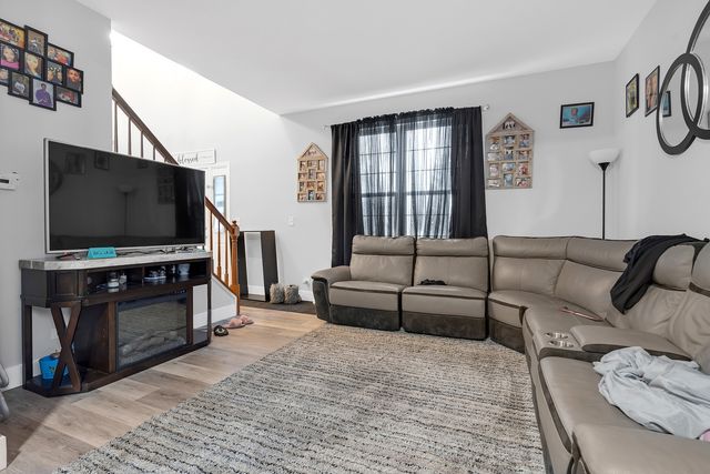 212 S TANGLEWOOD Court, Round Lake, IL 60073