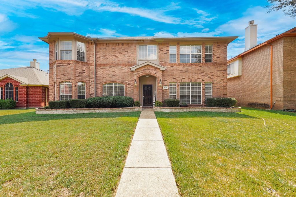 1934 Pin Oak Lane, Lancaster, TX 75146
