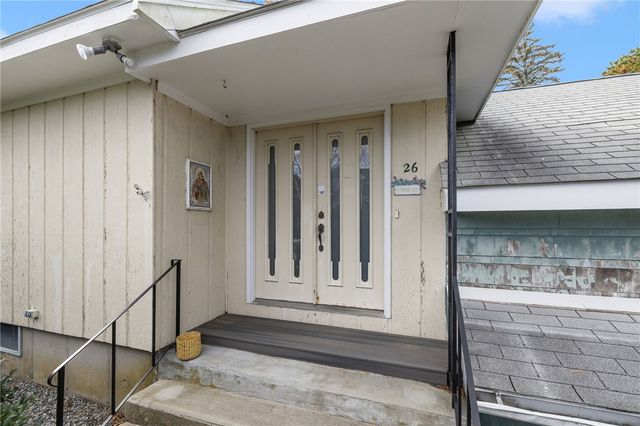26 Chardon Drive, Portsmouth, RI 02871