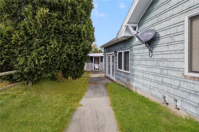 26 Chardon Drive, Portsmouth, RI 02871