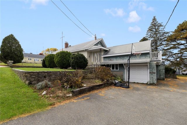 26 Chardon Drive, Portsmouth, RI 02871