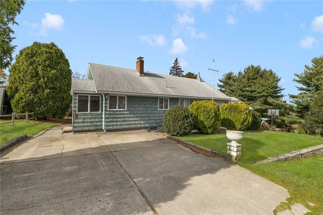 26 Chardon Drive, Portsmouth, RI 02871