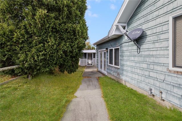 26 Chardon Drive, Portsmouth, RI 02871