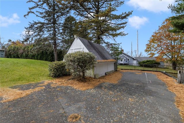 26 Chardon Drive, Portsmouth, RI 02871