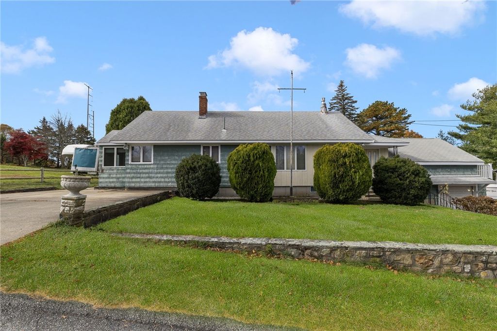 26 Chardon Drive, Portsmouth, RI 02871