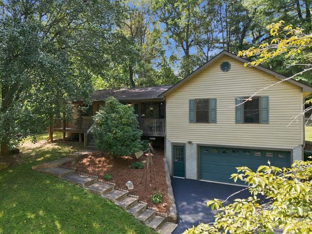 6 Cisco Road, Asheville, NC 28805