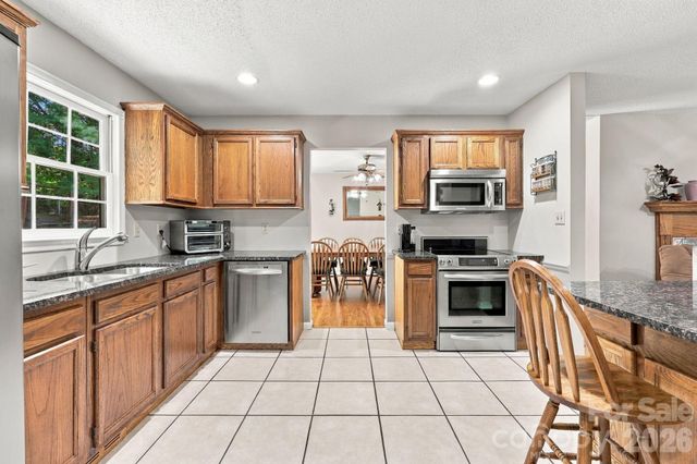 6 Cisco Road, Asheville, NC 28805