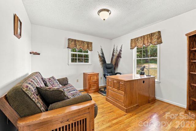 6 Cisco Road, Asheville, NC 28805