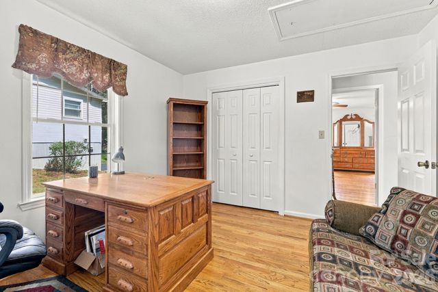 6 Cisco Road, Asheville, NC 28805