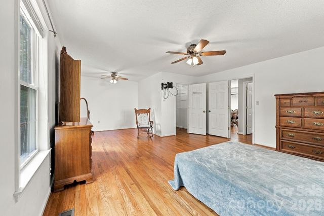 6 Cisco Road, Asheville, NC 28805