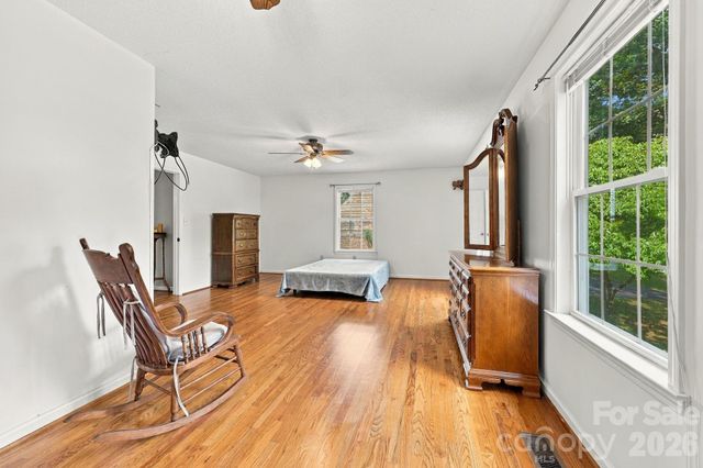 6 Cisco Road, Asheville, NC 28805