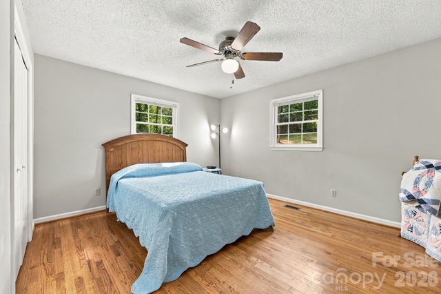 6 Cisco Road, Asheville, NC 28805