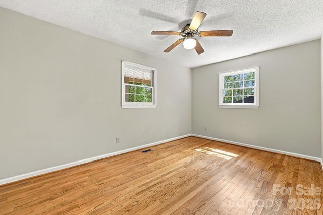 6 Cisco Road, Asheville, NC 28805
