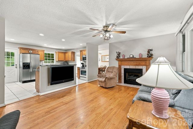 6 Cisco Road, Asheville, NC 28805