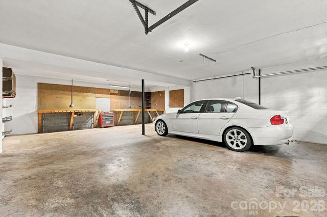 6 Cisco Road, Asheville, NC 28805