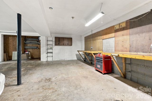 6 Cisco Road, Asheville, NC 28805