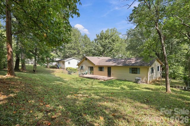 6 Cisco Road, Asheville, NC 28805