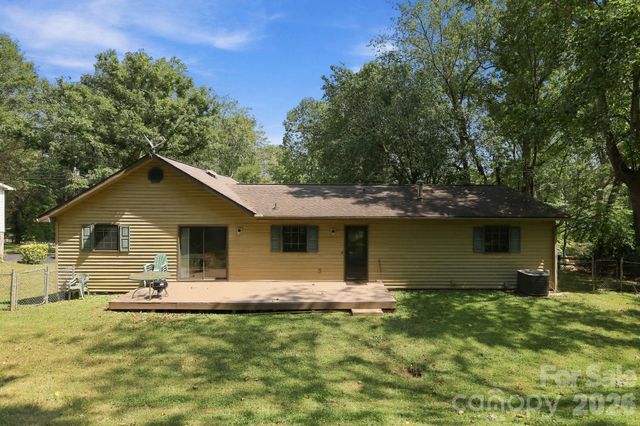 6 Cisco Road, Asheville, NC 28805
