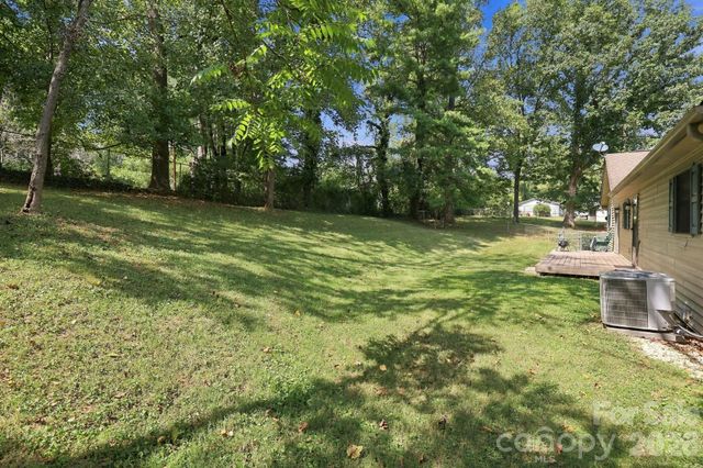 6 Cisco Road, Asheville, NC 28805