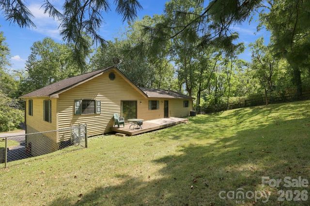 6 Cisco Road, Asheville, NC 28805