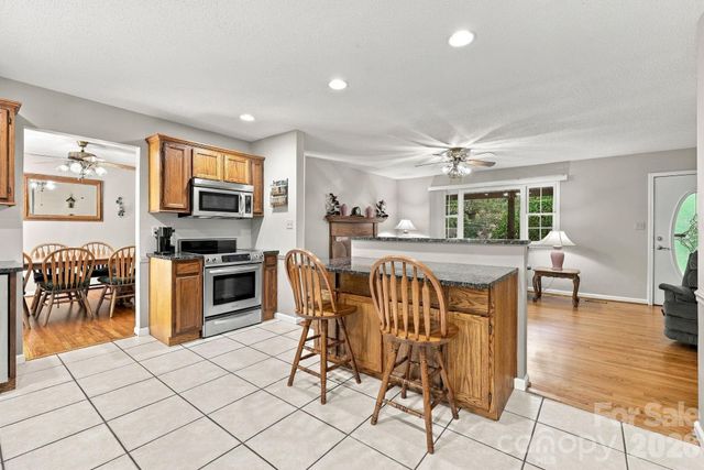 6 Cisco Road, Asheville, NC 28805