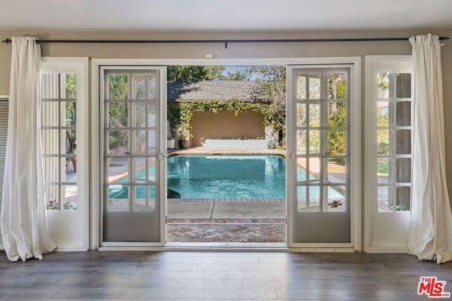 627 N Elm Drive, Beverly Hills, CA 90210